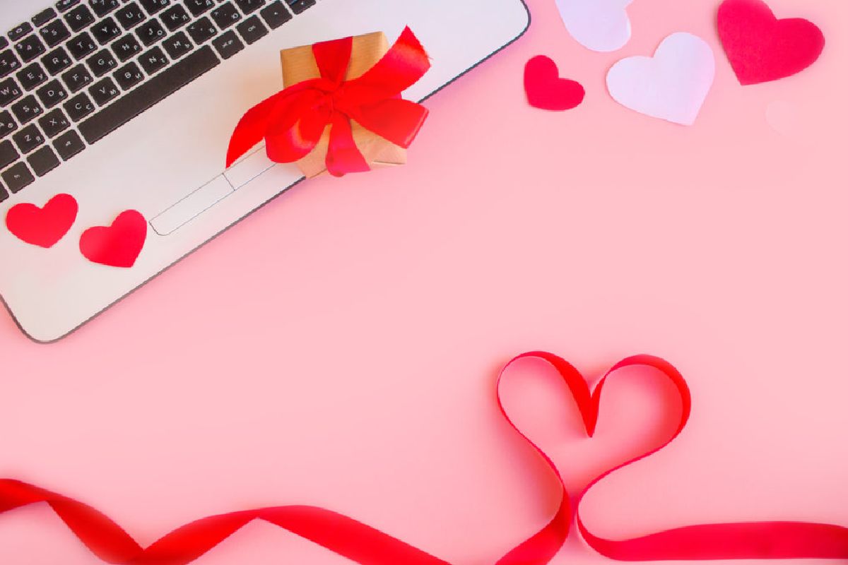 6 Things To Consider If You Are In A Workplace Romance Banner